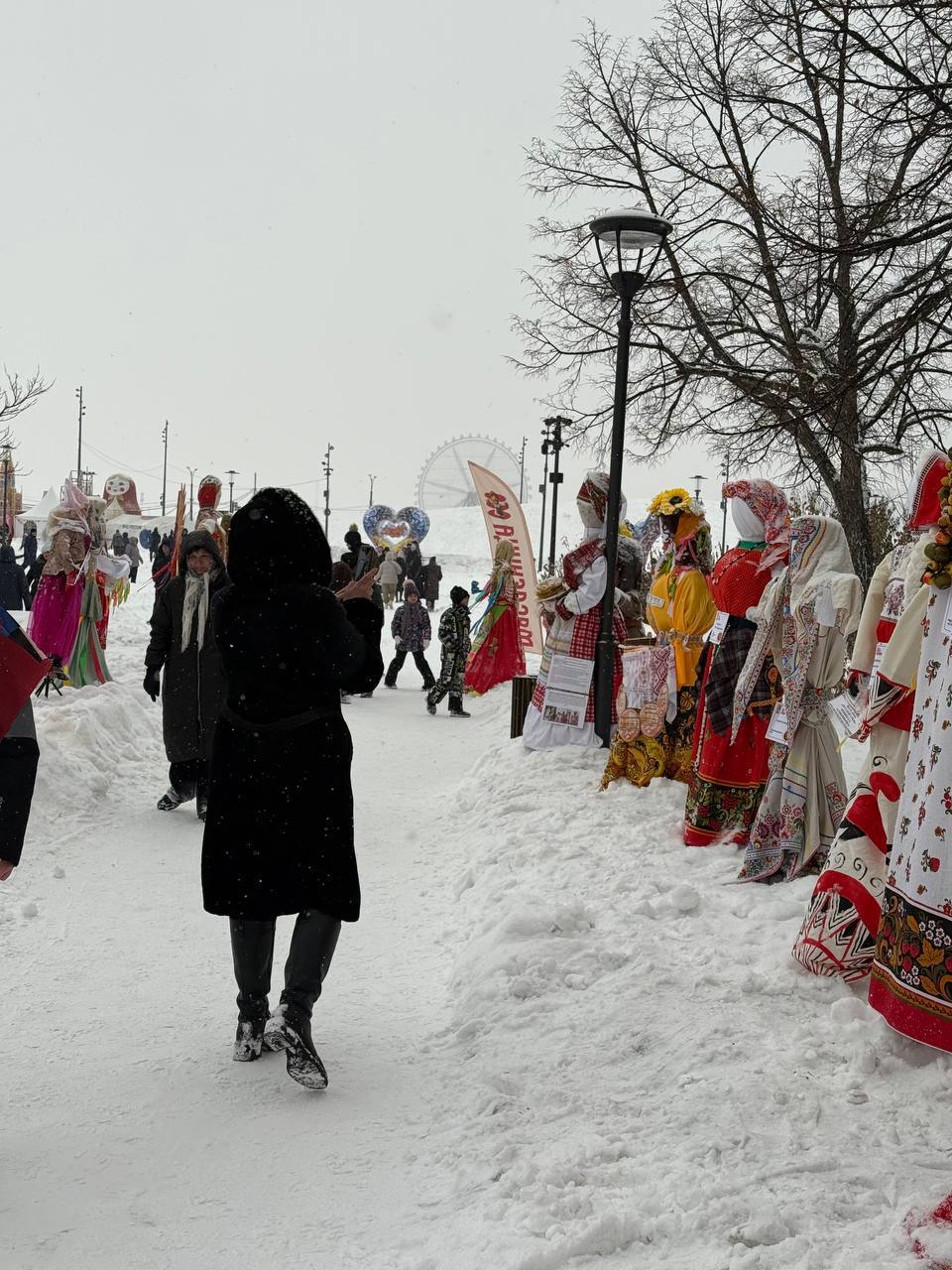 Зима, прощай!. Вчера на центральной площади в Благовещенске весело и ярко отметили Масленицу Зима, прощай!. Вчера на центральной площади в Благовещенске весело и ярко отметили Масленицу