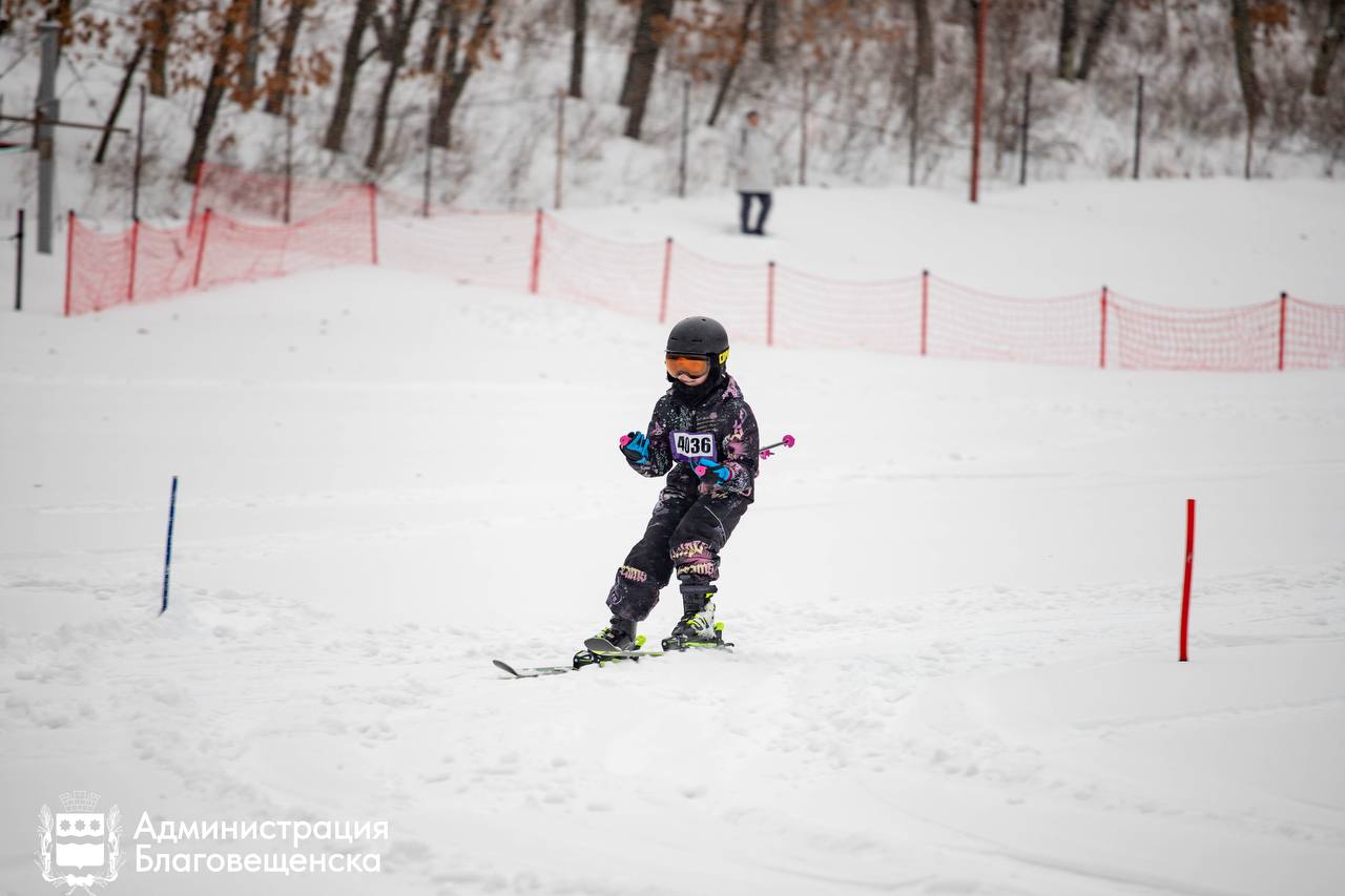 Больше 100 спортсменов поучаствовали в первенстве города по горным лыжам и сноуборду Больше 100 спортсменов поучаствовали в первенстве города по горным лыжам и сноуборду