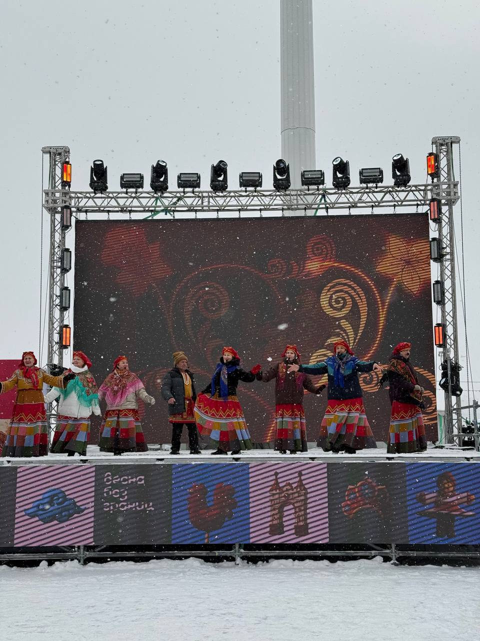 Зима, прощай!. Вчера на центральной площади в Благовещенске весело и ярко отметили Масленицу Зима, прощай!. Вчера на центральной площади в Благовещенске весело и ярко отметили Масленицу