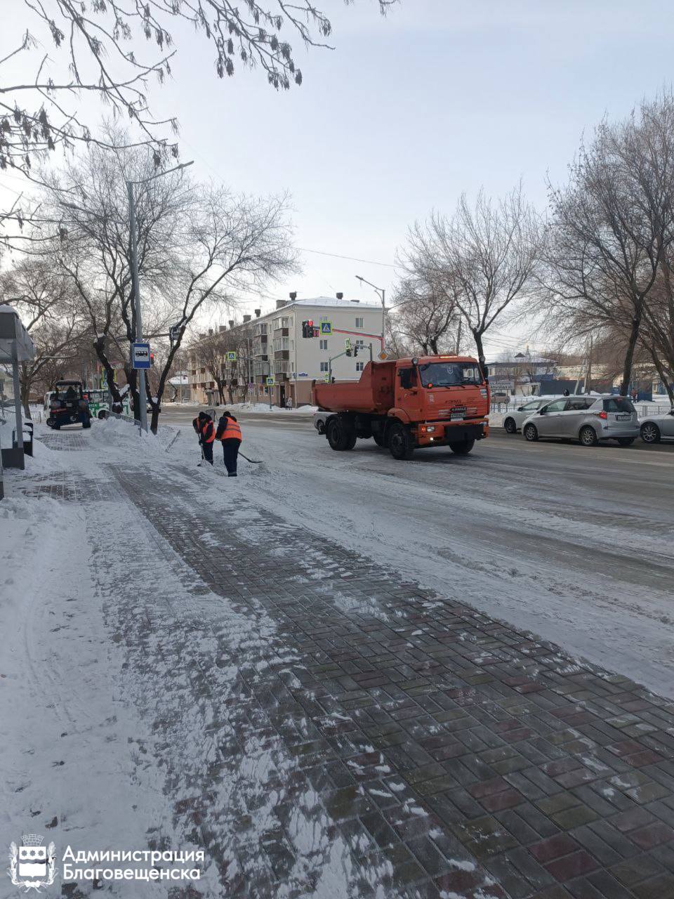 В Благовещенске очистили 65 километров дорог и тротуаров после прошедшего снегопада В Благовещенске очистили 65 километров дорог и тротуаров после прошедшего снегопада