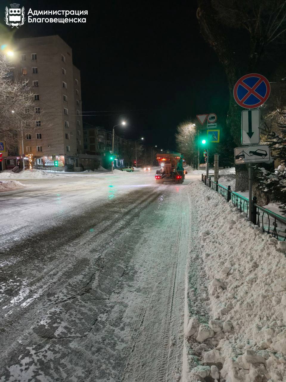 В Благовещенске очистили 65 километров дорог и тротуаров после прошедшего снегопада В Благовещенске очистили 65 километров дорог и тротуаров после прошедшего снегопада