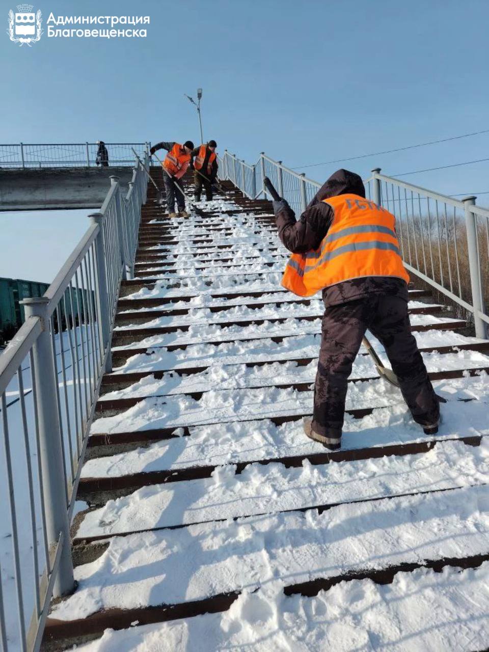 В Благовещенске очистили 65 километров дорог и тротуаров после прошедшего снегопада В Благовещенске очистили 65 километров дорог и тротуаров после прошедшего снегопада