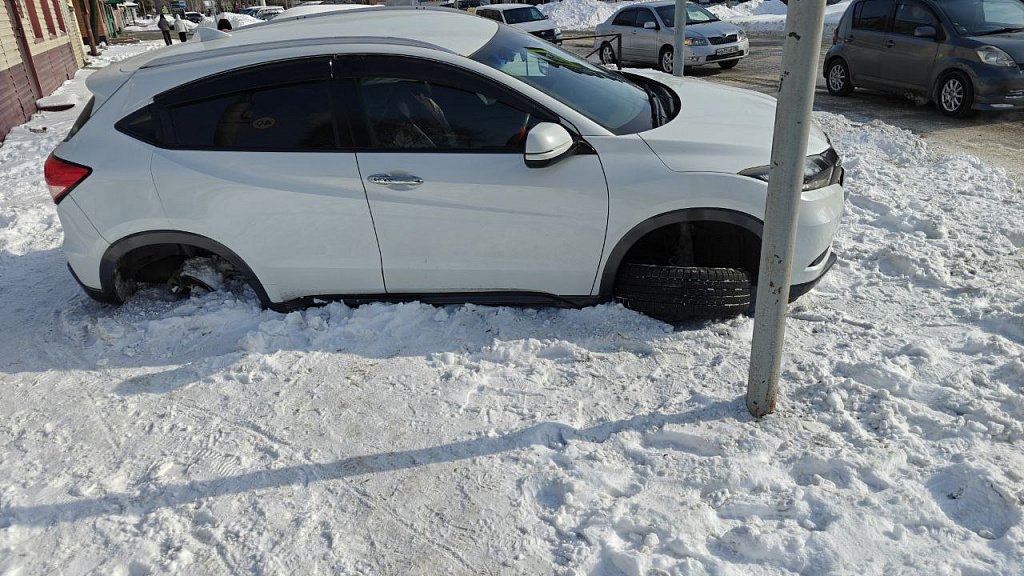 Пассажирка попала в больницу: в Благовещенске на перекрестке столкнулись грузовик и легковушка Пассажирка попала в больницу: в Благовещенске на перекрестке столкнулись грузовик и легковушка