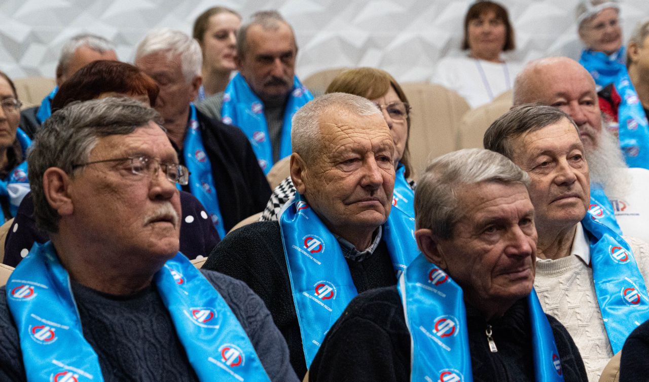 Александр Василенко открыл областные соревнования по шахматам среди пенсионеров Александр Василенко открыл областные соревнования по шахматам среди пенсионеров