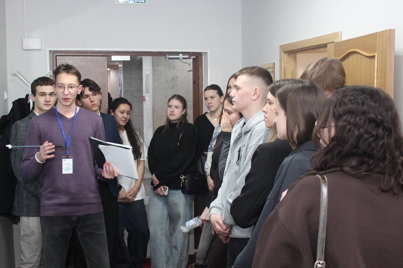 Экскурсией для первокурсников из АмГУ завершили февраль в Амуризбиркоме Экскурсией для первокурсников из АмГУ завершили февраль в Амуризбиркоме