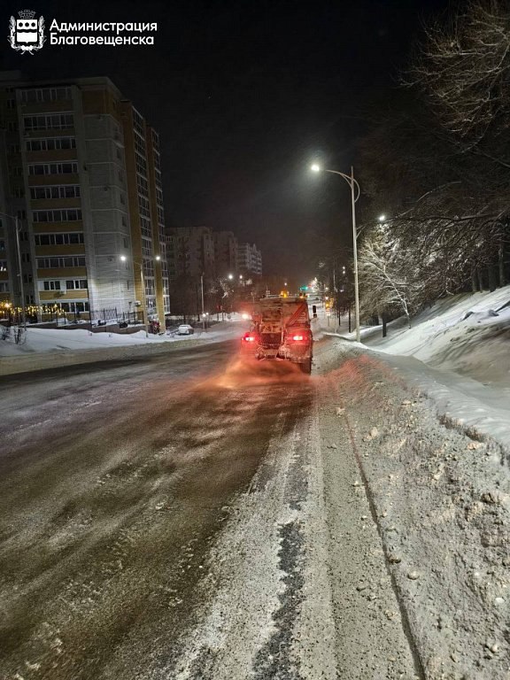 Три месячные нормы осадков: Благовещенск мобилизует все ресурсы после удара двух снежных циклонов Три месячные нормы осадков: Благовещенск мобилизует все ресурсы после удара двух снежных циклонов