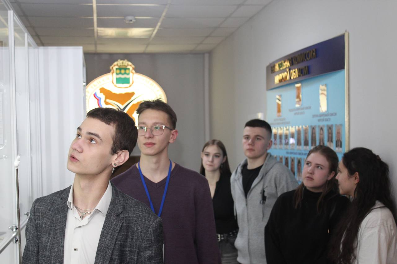 Экскурсией для первокурсников из АмГУ завершили февраль в Амуризбиркоме