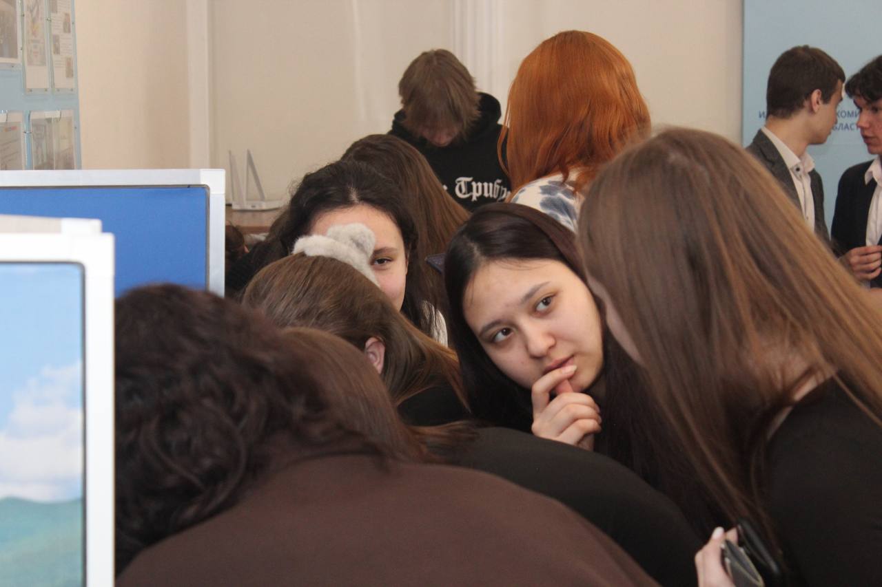 Экскурсией для первокурсников из АмГУ завершили февраль в Амуризбиркоме Экскурсией для первокурсников из АмГУ завершили февраль в Амуризбиркоме