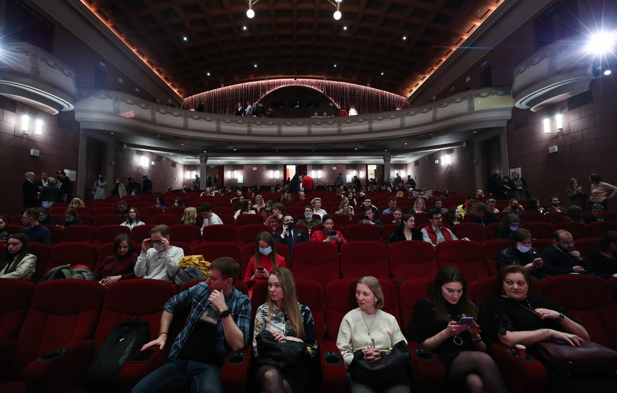 Госдума переносит обсуждение штрафов за фильмы с дискредитацией ценностей