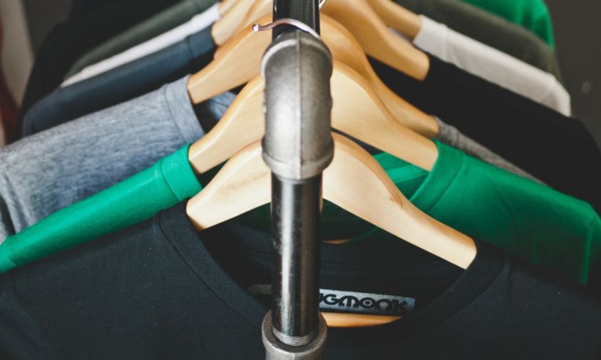 300 000 рублей за поддельные футболки Adidas взыскали с предпринимательницы из Свободного