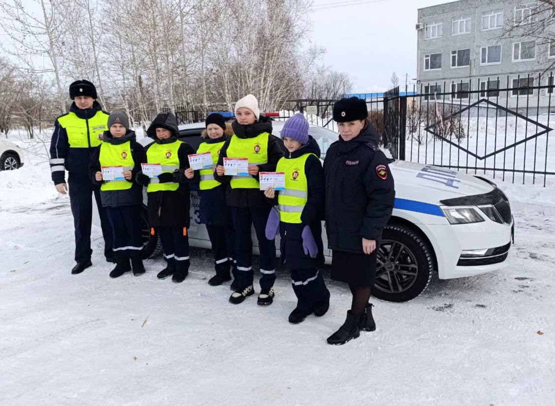 В рамках комплекса мероприятий, направленных на профилактику нарушений требований ПДД к перевозке детей, Госавтоинспекция Белогорска совместно с отрядом ЮИД Школы №5 провела акцию «Ребенок — главный пассажир» вблизи...