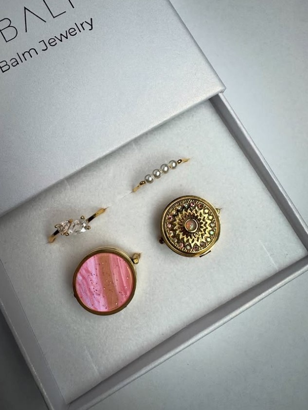 Ювелирные украшения с необычным содержимым