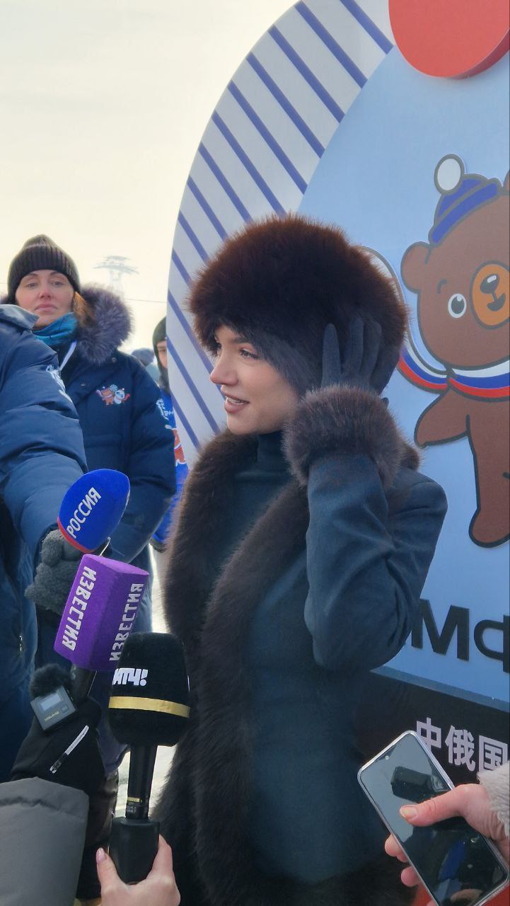 Евгения Медведева ответила на вопросы журналистов Евгения Медведева ответила на вопросы журналистов