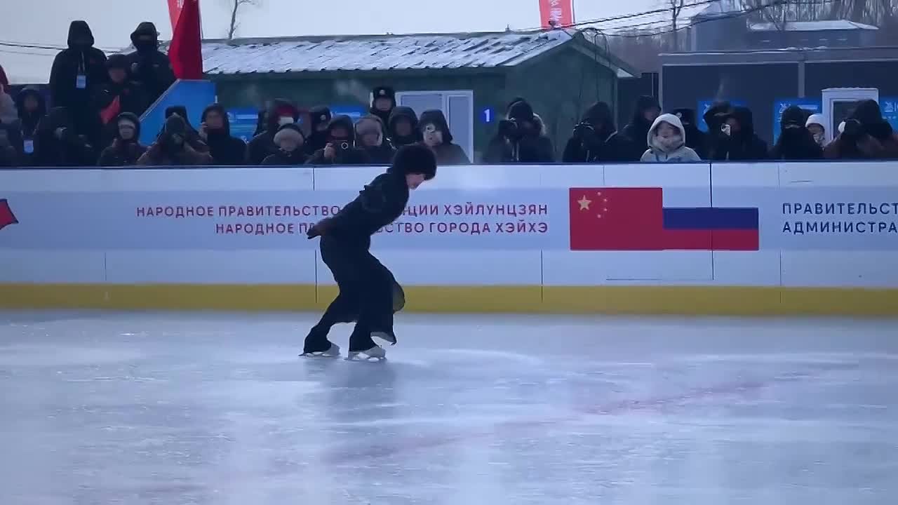 Чемпионка мира Евгения Медведева выступила на льду Амура во второй день «ЗимФеста»