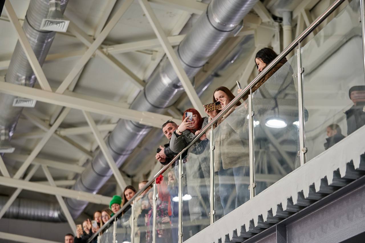 С трапа на лед: Евгения Медведева не успела прилететь на открытие #ЗимФестАмура, но самоотверженно провела мастер-класс для амурских и китайских фигуристов С трапа на лед: Евгения Медведева не успела прилететь на открытие #ЗимФестАмура, но самоотверженно провела мастер-класс для амурских и китайских фигуристов