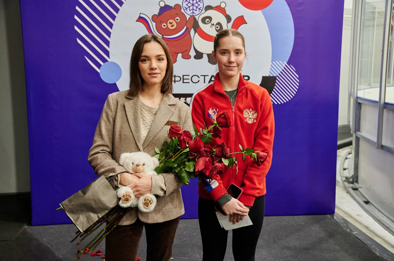 С трапа на лед: Евгения Медведева не успела прилететь на открытие #ЗимФестАмура, но самоотверженно провела мастер-класс для амурских и китайских фигуристов