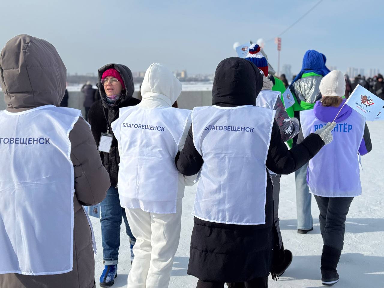 Прокатиться на снегоходе, посетить ретро-музей и пробежаться в гигантских валенках! Жителей и гостей Благовещенска ждут на площади Ленина, на ЗимФестАмуре Прокатиться на снегоходе, посетить ретро-музей и пробежаться в гигантских валенках! Жителей и гостей Благовещенска ждут на площади Ленина, на ЗимФестАмуре