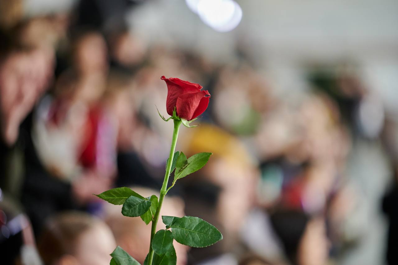 С трапа на лед: Евгения Медведева не успела прилететь на открытие #ЗимФестАмура, но самоотверженно провела мастер-класс для амурских и китайских фигуристов С трапа на лед: Евгения Медведева не успела прилететь на открытие #ЗимФестАмура, но самоотверженно провела мастер-класс для амурских и китайских фигуристов