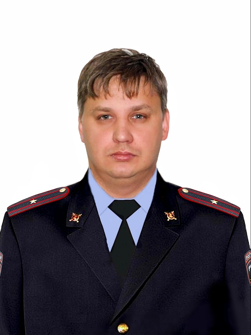 Начальник УТ МВД России по ДФО генерал-майор полиции Александр Кем представил коллективу линейного подразделения нового руководителя