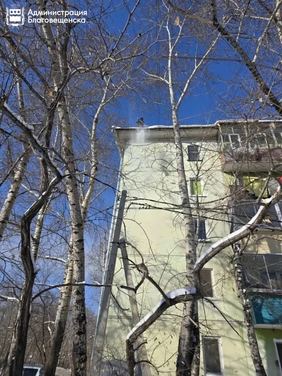 Курс на сосульки: изза прогнозируемого потепления в Благовещенске особое внимание сосредоточат на очистке крыш Курс на сосульки: изза прогнозируемого потепления в Благовещенске особое внимание сосредоточат на очистке крыш