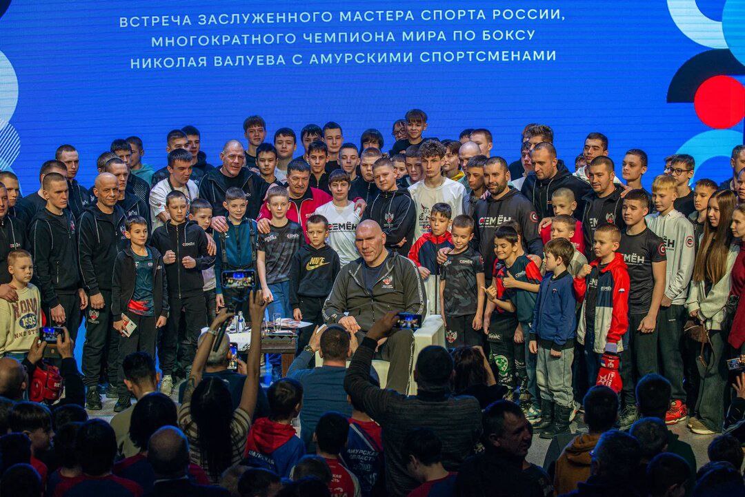 “Против меня соперники выходили драться, как в последний раз”: звезда российского бокса Николай Валуев рассказал спортсменам о коронном ударе, легкой атлетике и книгах “Против меня соперники выходили драться, как в последний раз”: звезда российского бокса Николай Валуев рассказал спортсменам о коронном ударе, легкой атлетике и книгах