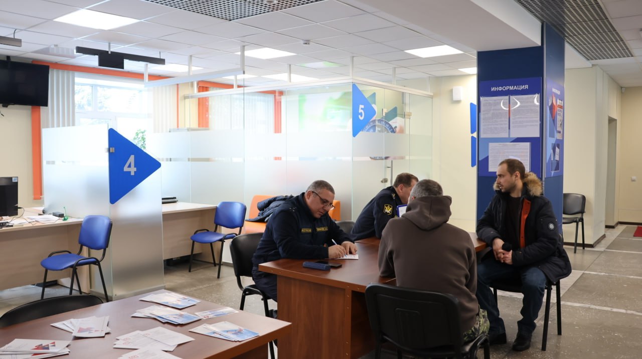 Зарплату до 100 тысяч рублей предложили соискателям на моноярмарке вакансий