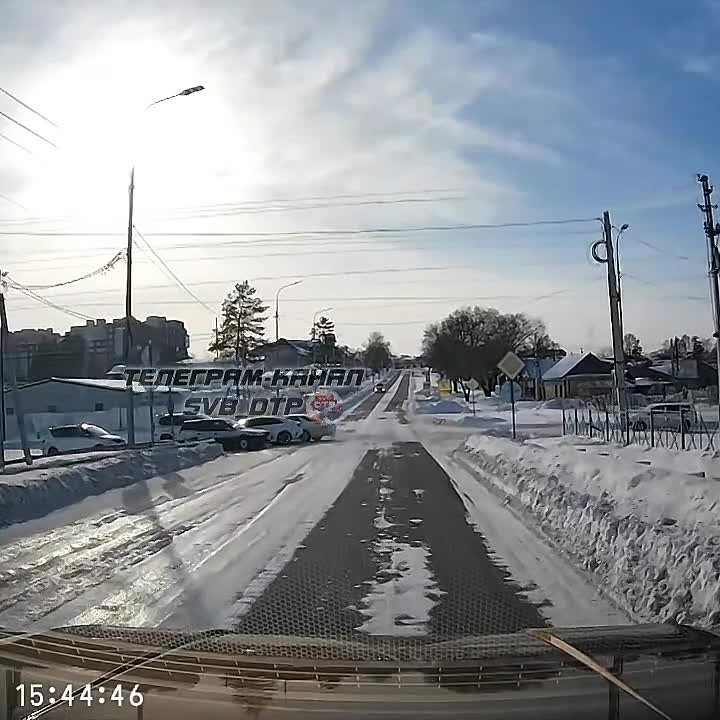 Один водитель пострадал: в Свободном на перекрестке столкнулись сразу три машины