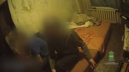 Разбой у магазина и "прятки" в шкафу: патрульные задержали двоих амурчан