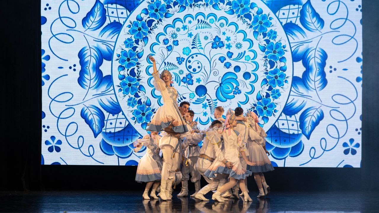 Депутаты Законодательного Собрания Амурской области наградили работников образования Депутаты Законодательного Собрания Амурской области наградили работников образования