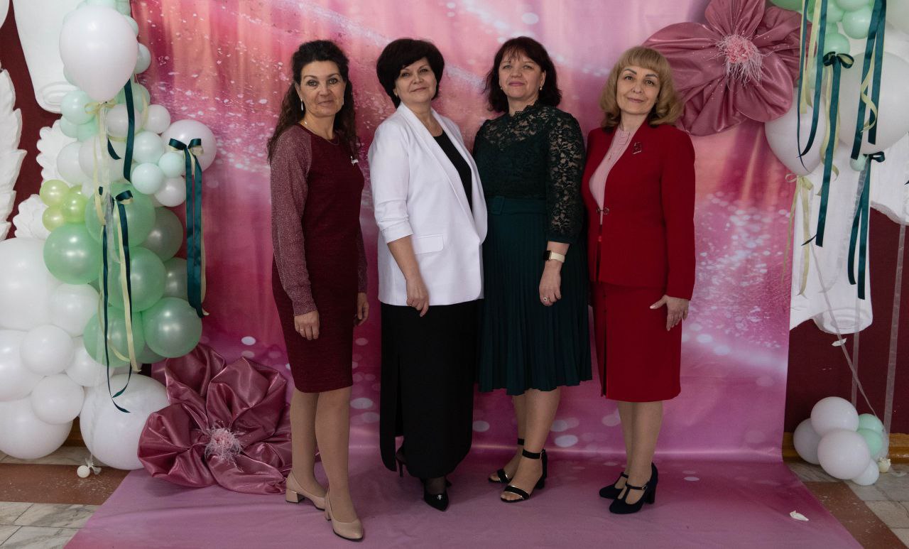 Депутаты Законодательного Собрания Амурской области наградили работников образования Депутаты Законодательного Собрания Амурской области наградили работников образования