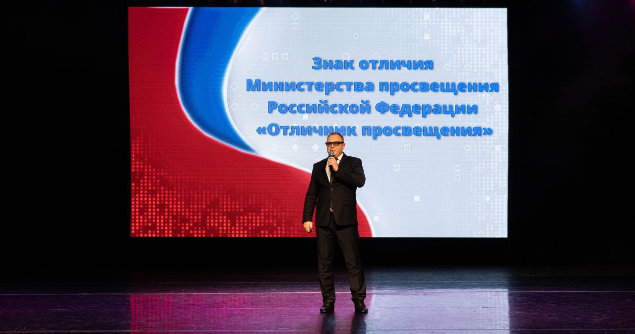 Депутаты Законодательного Собрания Амурской области наградили работников образования Депутаты Законодательного Собрания Амурской области наградили работников образования