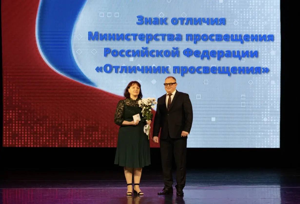 Работников образования Благовещенска наградили знаками отличия Министерства просвещения РФ