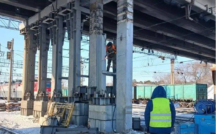 Только спецмашины и автобусы: в Белогорске грузовикам запретили пересекать путепровод