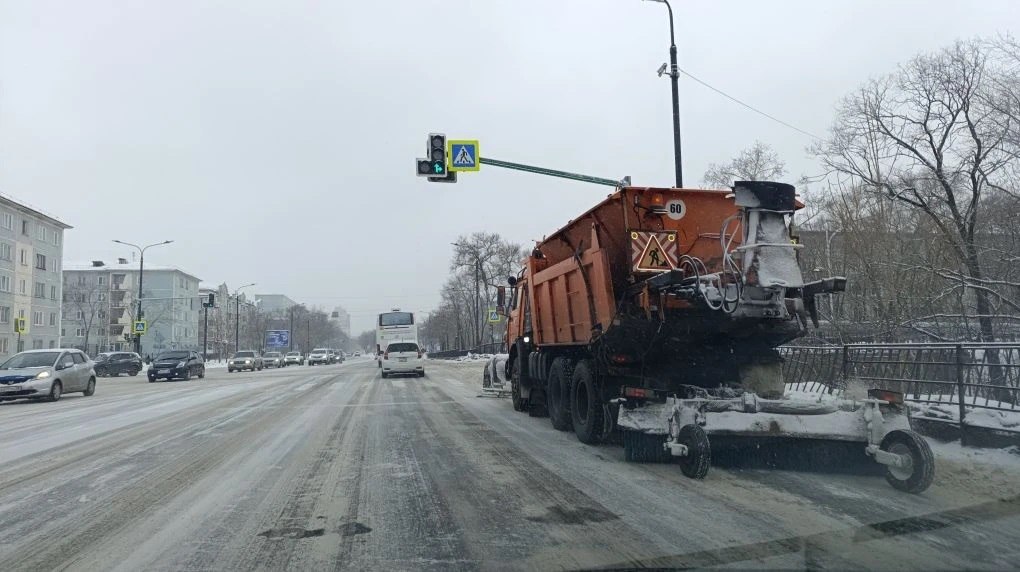 Дорожники работают круглосуточно в усиленном режиме Дорожники работают круглосуточно в усиленном режиме