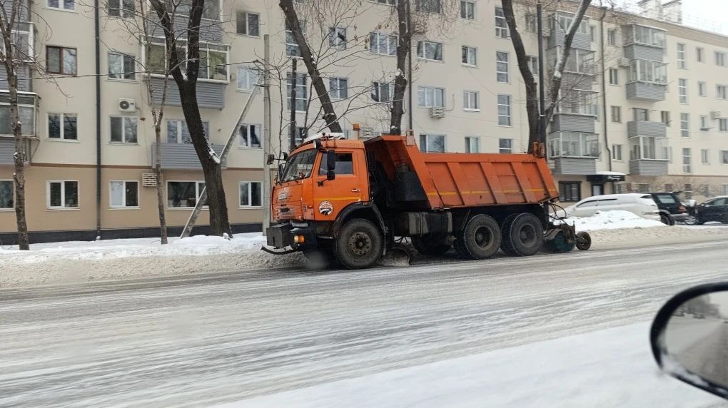 Дорожники работают круглосуточно в усиленном режиме Дорожники работают круглосуточно в усиленном режиме