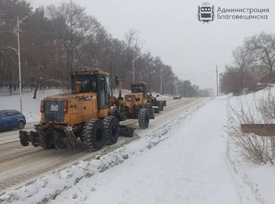 150 тонн противогололедного материала использовали коммунальщики для благовещенских дорог за два дня