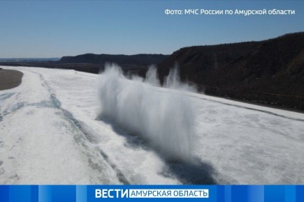 На реке Амур стартуют профилактические подрывы ледяных заторов