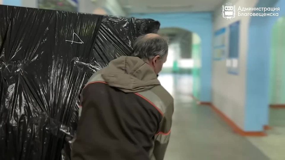 Полноценное питание без очередей: в пяти школах города устанавливают едоматы