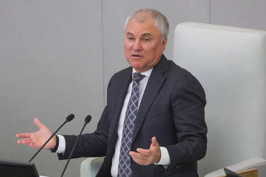 Володин выступает против инициативы Минздрава о цвете медицинской одежды