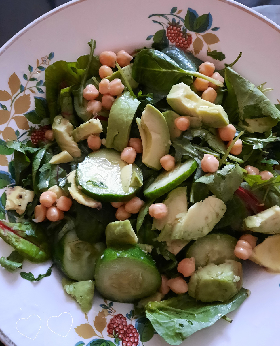 Легкий весенний салат для яркого настроения