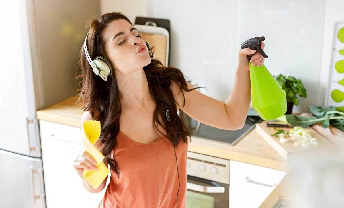 Как любимая музыка может сделать уборку приятнее и продуктивнее