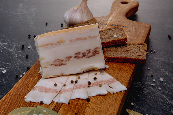 Сало: мифы и факты о полезностях украинского деликатеса