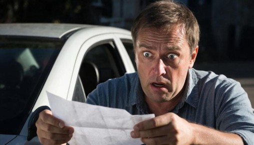 Как мошенники разводят на деньги с помощью записок после ДТП