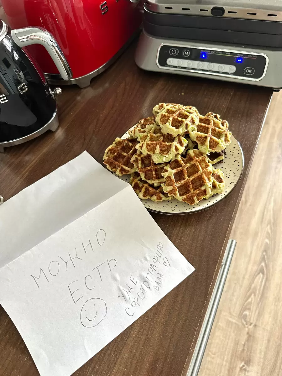 Летние кабачковые вафли с сыром и брокколи