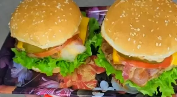 Неповторимый вкус бургера с голубым сыром