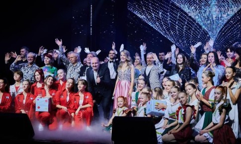 �������, 12 ������, ���� 65-������ ������ �������� �������� ��������� ����������