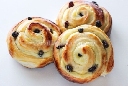 Ароматные булочки с заварным кремом: шаг за шагом