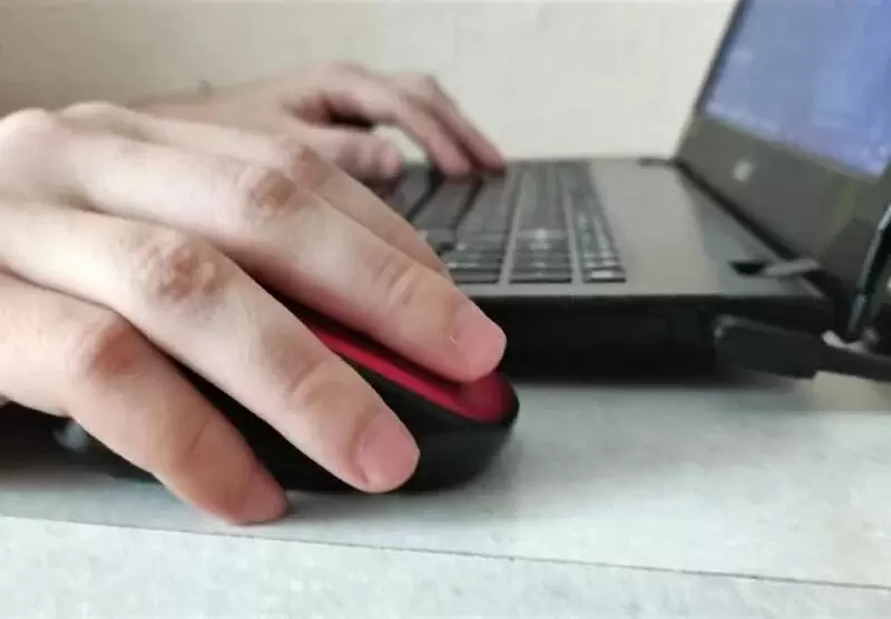 Ошибка, которой стоит избежать: как не повредить экран при чистке монитора