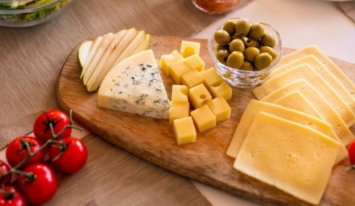 Как сохранить сыр свежим и ароматным: простые правила хранения