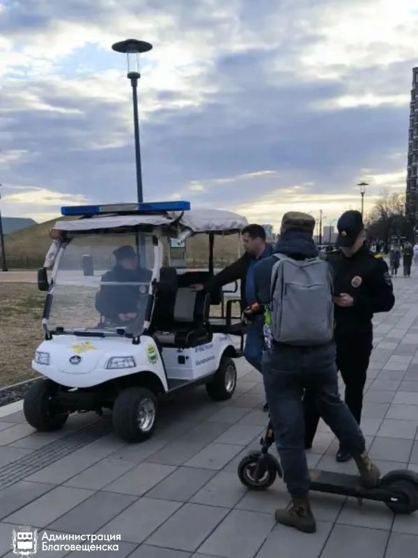 Троих благовещенцев оштрафуют за езду на электросамокатах по набережной